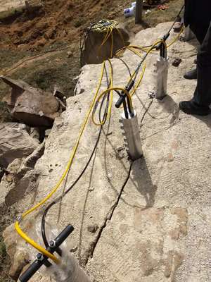 硬石大型礦山開采利器 膨脹巖石開裂器的原理、操作與設(shè)備選擇